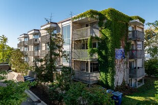 University Plaza in Ann Arbor, MI - Building Photo
