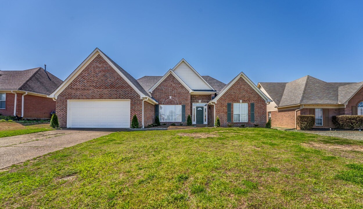 7435 English Ivy W in Olive Branch, MS - Building Photo