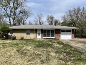 42 Rolling Hills Dr in Florissant, MO - Building Photo - Building Photo