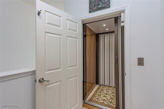 24300 Sandpiper Isle Way in Bonita Springs, FL - Foto de edificio - Building Photo
