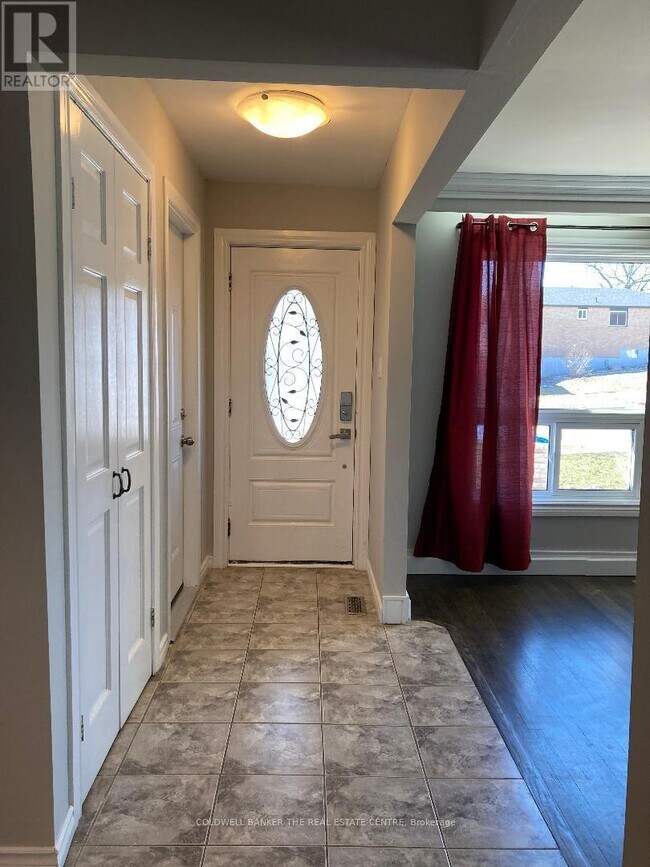 355 Leacock Dr in Barrie, ON - Building Photo - Building Photo