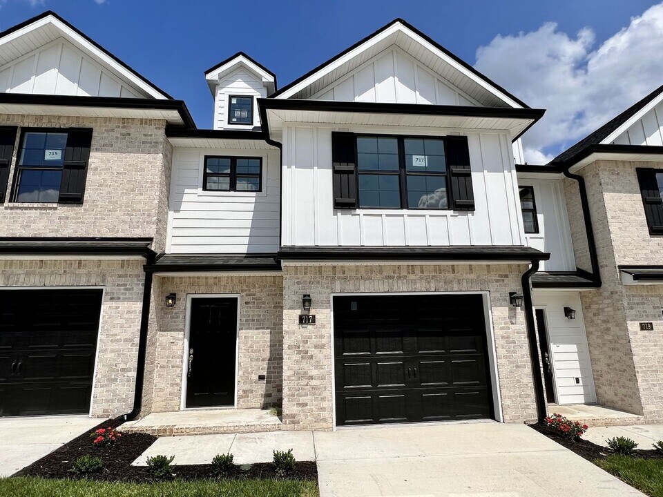 716 Hollie Wy in Lebanon, TN - Building Photo