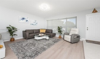 810 S Rainbow Dr in Hollywood, FL - Building Photo