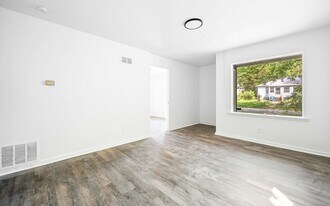 9823 Winkler Dr in St. Louis, MO - Building Photo