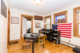 200 Calumet St in Boston, MA - Foto de edificio - Building Photo