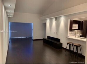 9435 Fontainebleau Blvd in Miami, FL - Building Photo - Building Photo