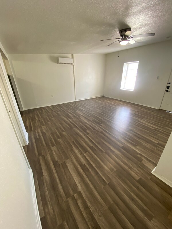 5415 Buena Vista St in San Antonio, TX - Building Photo - Building Photo