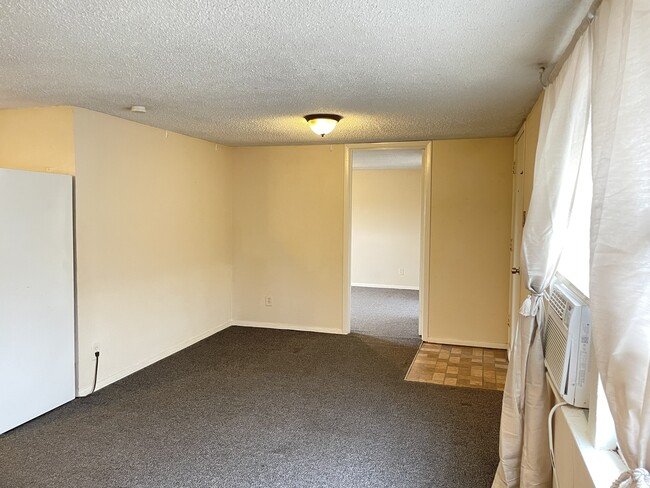 10612 County Road 1020, Unit Apt. B2 in Burleson, TX - Foto de edificio - Building Photo