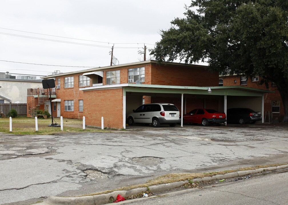 7623 Pecan Villas Dr in Houston, TX - Building Photo