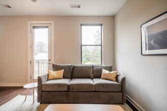 1016 18th Ave S in Nashville, TN - Building Photo - Building Photo