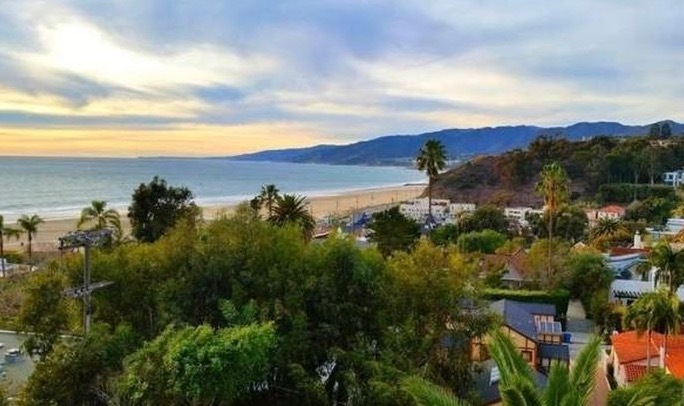 139 Ocean Ave in Santa Monica, CA - Foto de edificio