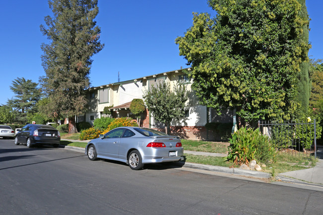 Casa Glenn Apartments in Fresno, CA - Building Photo - Building Photo