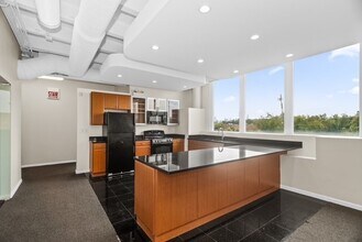 3025 N Western Ave in Chicago, IL - Foto de edificio - Building Photo