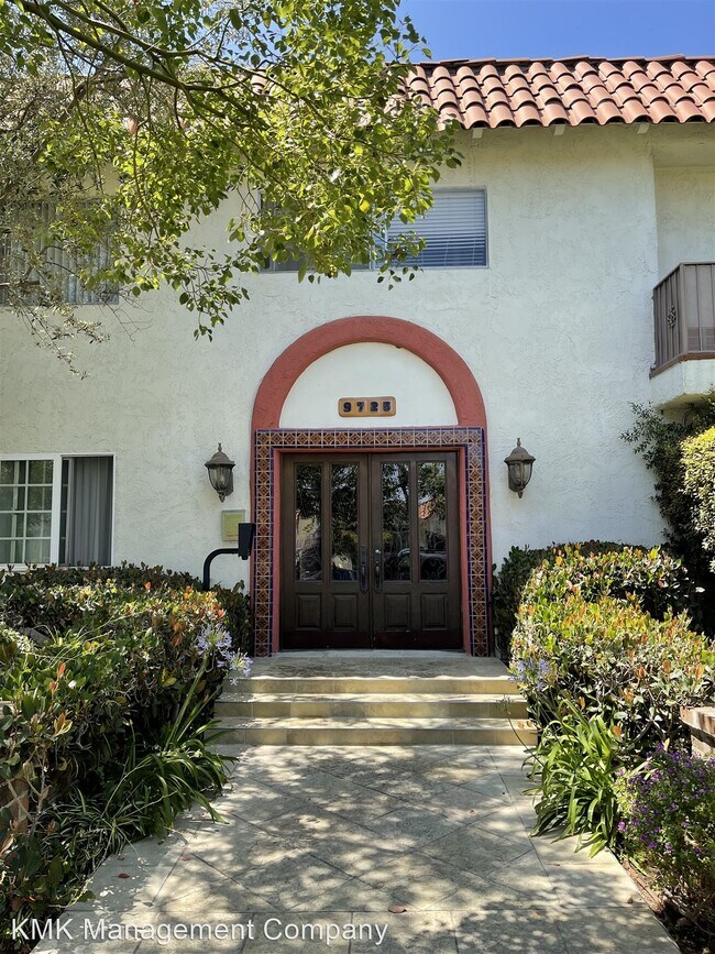 9725 Charnock Ave in Los Angeles, CA - Building Photo - Building Photo