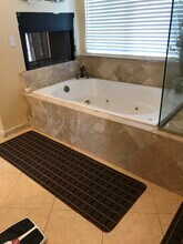 2395 N Northumberland Rd in Orange, CA - Foto de edificio - Building Photo