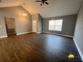 456 Apple Dr in Crestview, FL - Building Photo - Building Photo