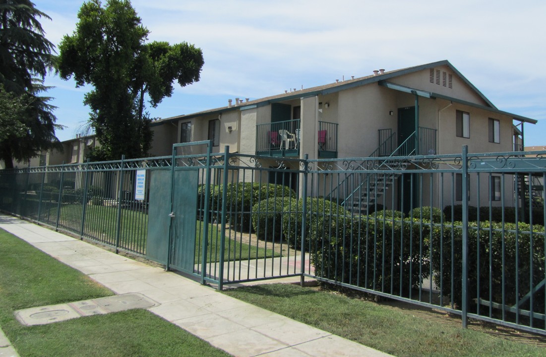 The Chestnut Apartments in Fresno, CA - Building Photo