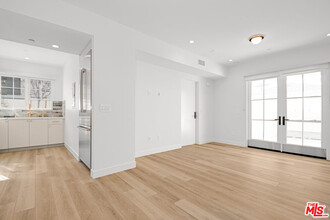 7914 Norton Ave in West Hollywood, CA - Building Photo - Building Photo