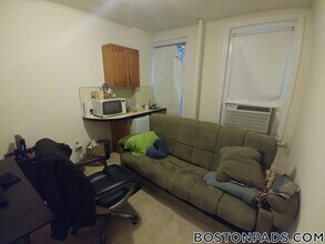 1223 Beacon St, Unit 216 in Brookline, MA - Building Photo - Building Photo