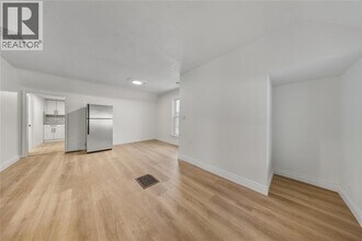 165 College Ave N in Sarnia, ON - Building Photo - Building Photo