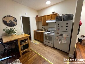 892 Huntington Ave, Unit 3 in Boston, MA - Building Photo - Building Photo