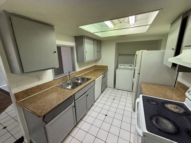 6991 Kepler Dr in Las Vegas, NV - Building Photo - Building Photo