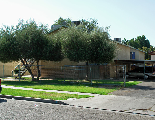 Montecito Complex in Fresno, CA - Foto de edificio - Building Photo