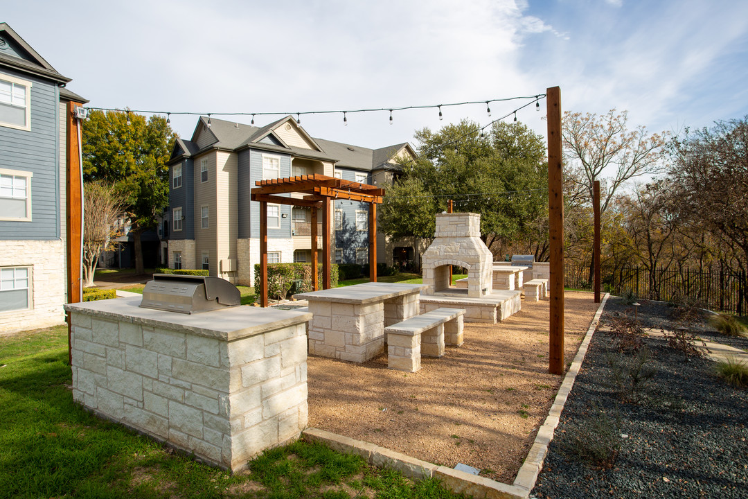 Falls Round Rock in Round Rock, TX - Foto de edificio