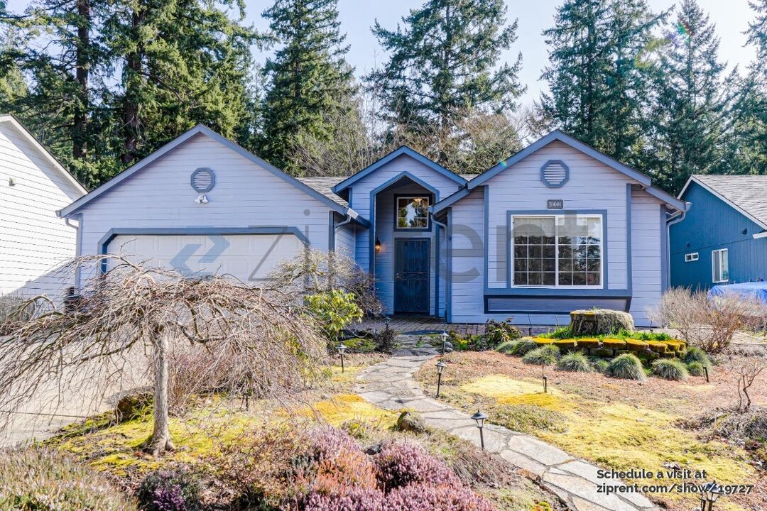 10601 NE 45th Ave in Vancouver, WA - Foto de edificio