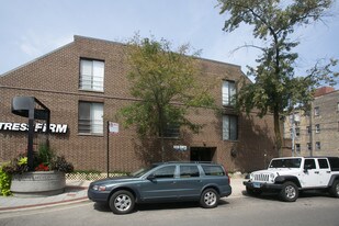 750 W. Briar in Chicago, IL - Foto de edificio - Building Photo