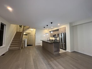 668 Putney Cres in Ottawa, ON - Building Photo - Building Photo