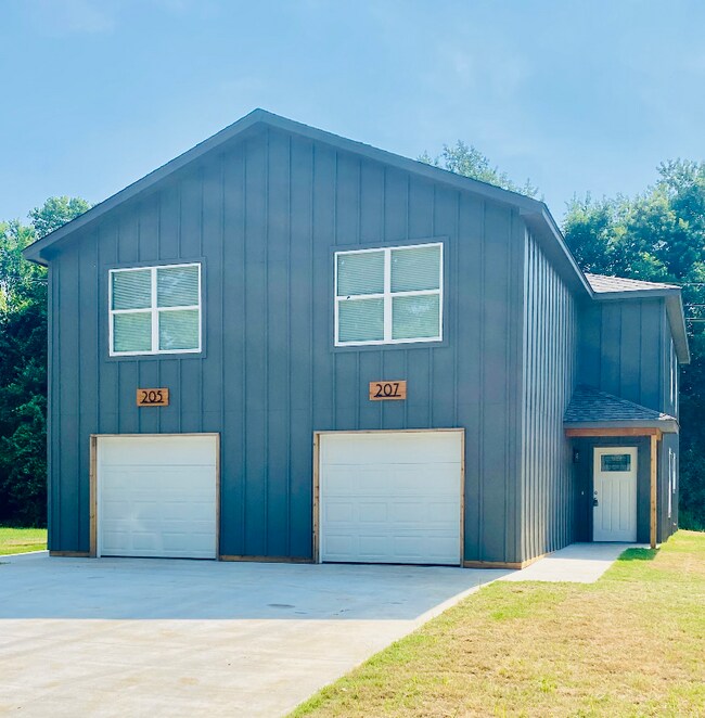 207 S Fairland Ave in Coweta, OK - Building Photo - Building Photo