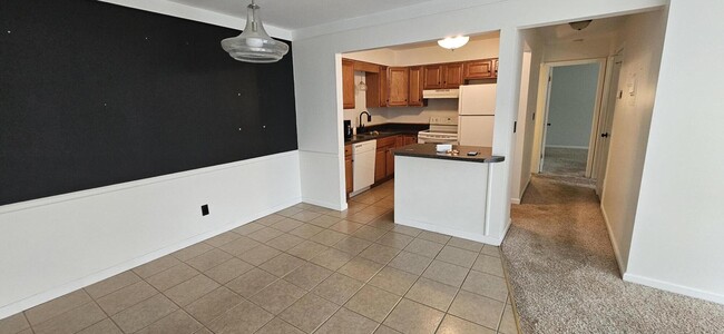 24360 E River Rd in Grosse Ile, MI - Building Photo - Building Photo