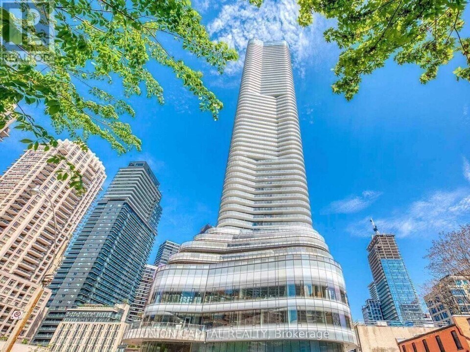 11 Wellesley St W in Toronto, ON - Building Photo