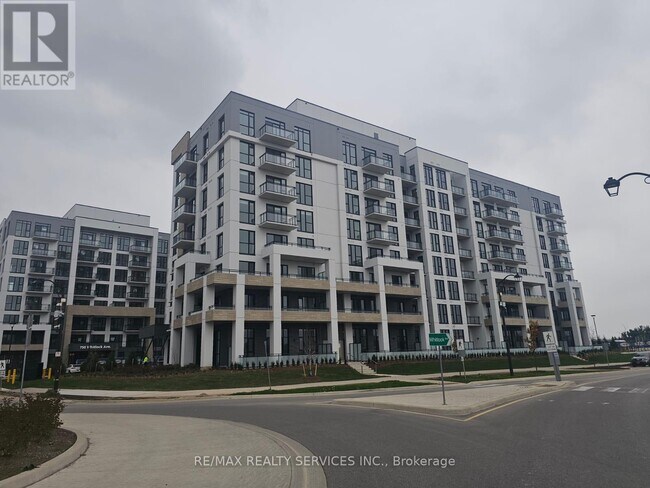 720 Whitlock Ave in Milton, ON - Building Photo - Building Photo