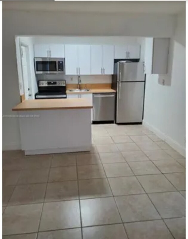 4271 NW 5th St in Plantation, FL - Foto de edificio - Building Photo