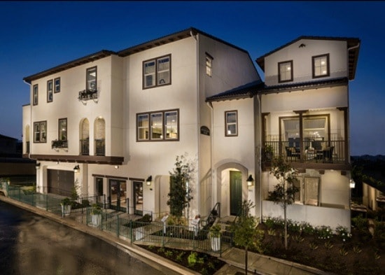 3000 E 19th St in Signal Hill, CA - Foto de edificio