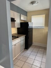 1863 Nekoma Ct, Unit B in Tallahassee, FL - Foto de edificio - Building Photo