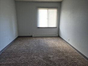 1735 Edgewood Dr NW in Cedar Rapids, IA - Building Photo - Building Photo