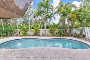 4945 SW 34th Terrace in Fort Lauderdale, FL - Building Photo