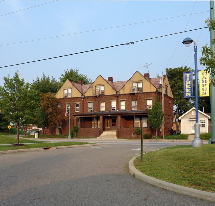 205 Shorb Rd NW in Canton, OH - Building Photo