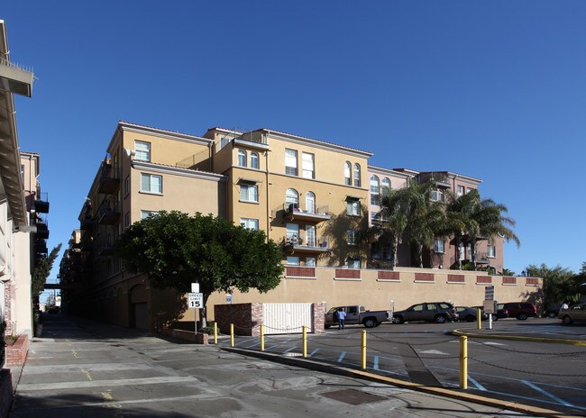 La Boheme Condominiums in San Diego, CA - Foto de edificio - Building Photo
