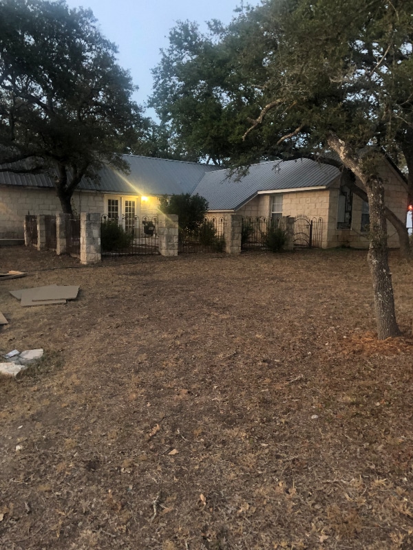 10207 Wagon Rd W in Austin, TX - Building Photo - Building Photo