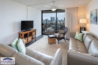 1561 Pensacola St in Honolulu, HI - Building Photo - Building Photo