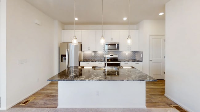 6205 N Liverpool St in Aurora, CO - Building Photo - Building Photo