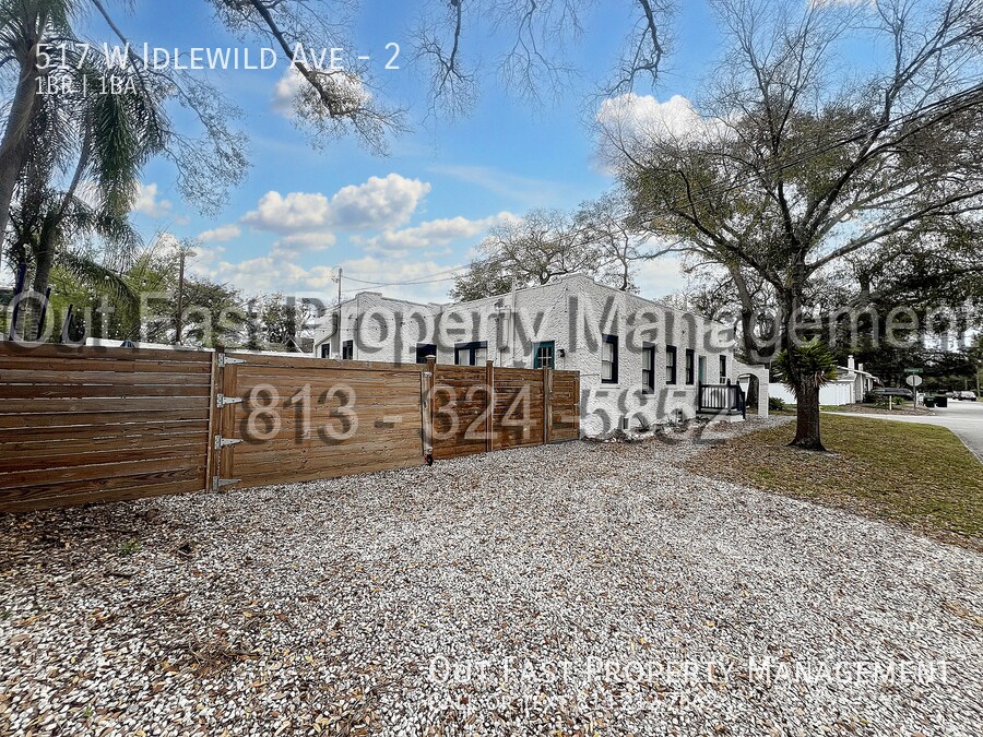 517 W Idlewild Ave in Tampa, FL - Foto de edificio