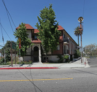 1350 Pleasant Ave in Los Angeles, CA - Foto de edificio - Building Photo