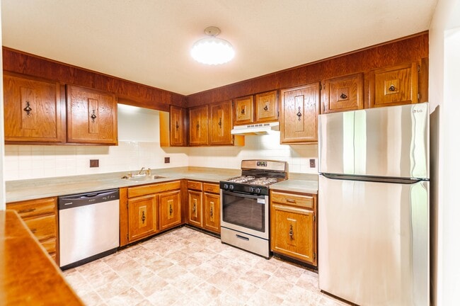 23 Country Club Dr in Manchester, NH - Building Photo - Building Photo