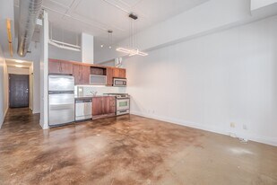 233 Carlaw Ave in Toronto, ON - Building Photo