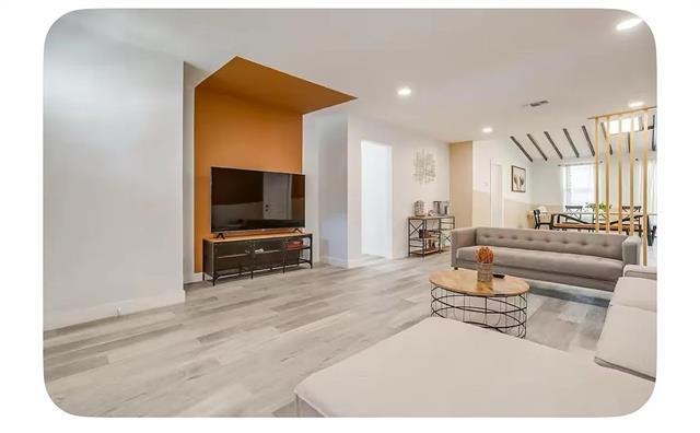 13941 Bee St in Farmers Branch, TX - Building Photo - Building Photo